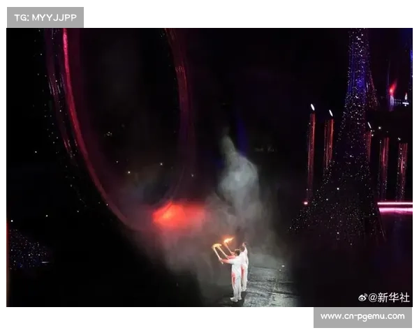 开幕式三地火炬手共点火,象征粤港澳协同办赛 开幕式三地火炬手共点火,象征粤港澳协同办赛