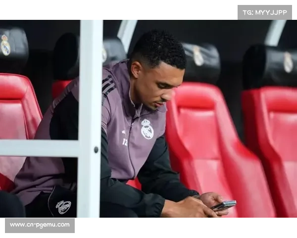 阿诺德获教练阿韦洛亚全力支持,澄清离队流言 阿诺德获教练阿韦洛亚全力支持,澄清离队流言